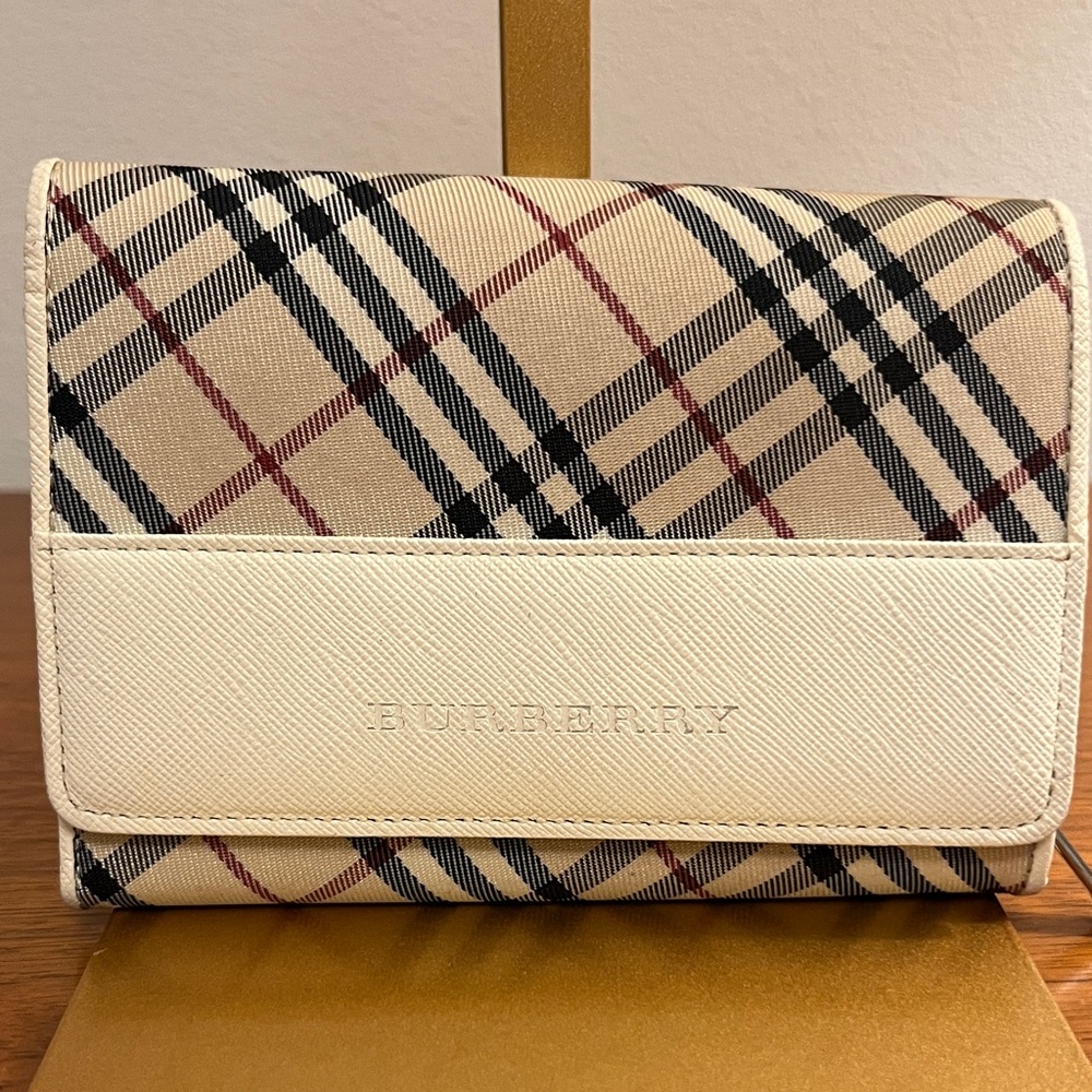 EUC Burberry Nova Check Compact Bifold Wallet